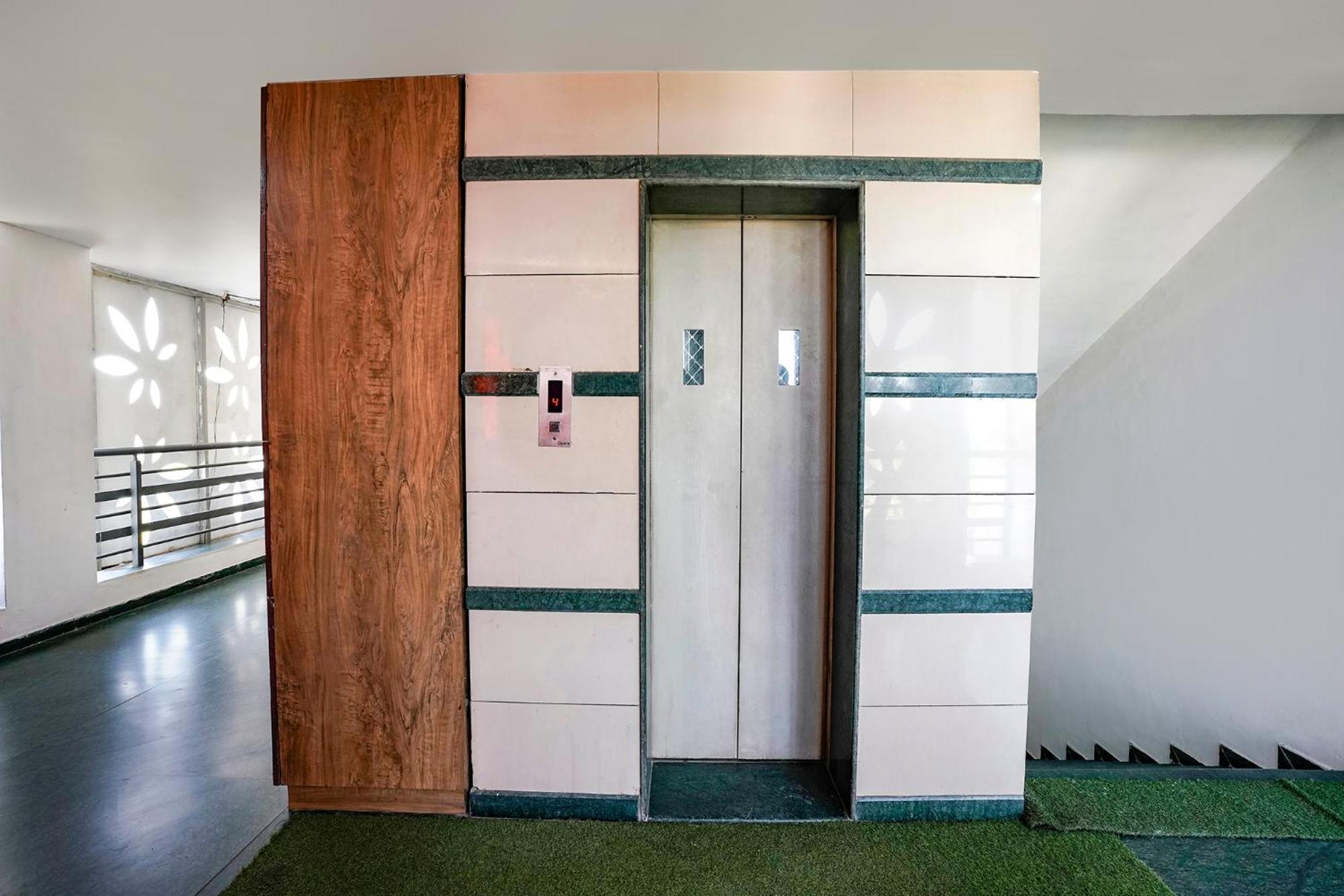 Fabhotel Galaxy I Ahmedabad Bagian luar foto